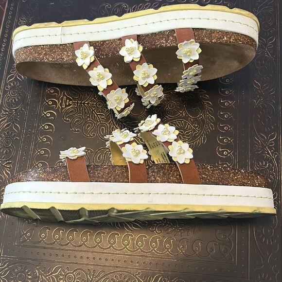 Daisy Sandals Size 7 - Picture 5 of 7